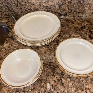 Dinnerware 22 pieces